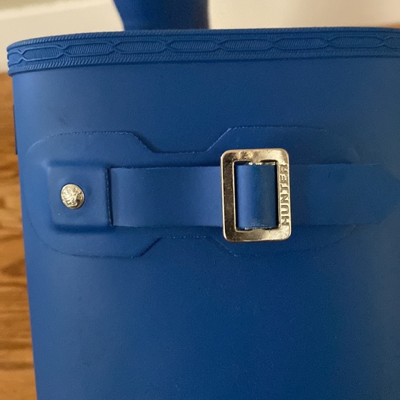 Blue hunter rain boots size 7 - Picture 5 of 9